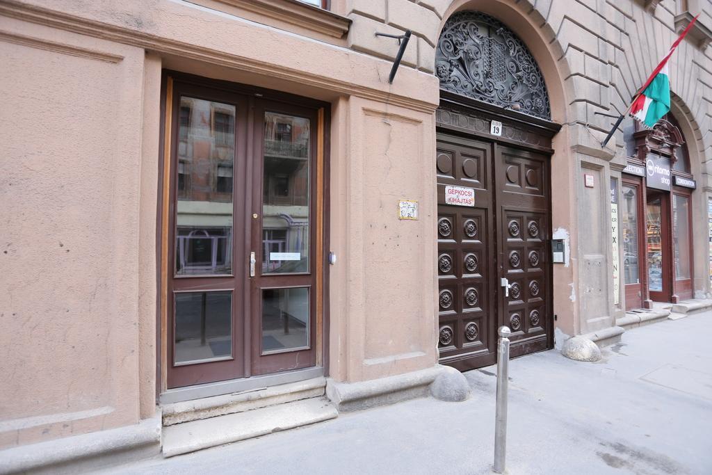 Mezzo Budapest Bagian luar foto